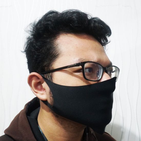Masker Polos Hitam